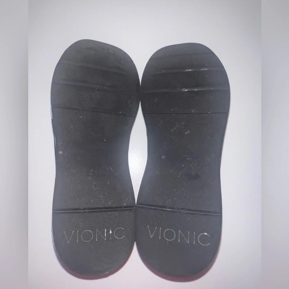 Vionic- Black and white codie Casual Slip on Sneaker - Picture 8 of 8